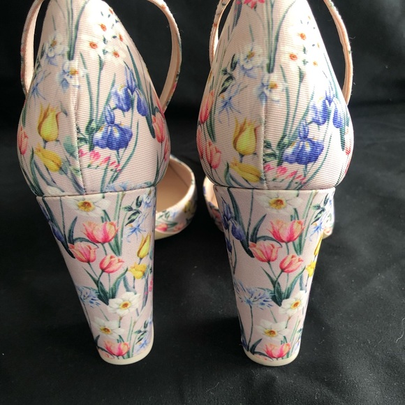 Women Shoes - Picture 4 of 5